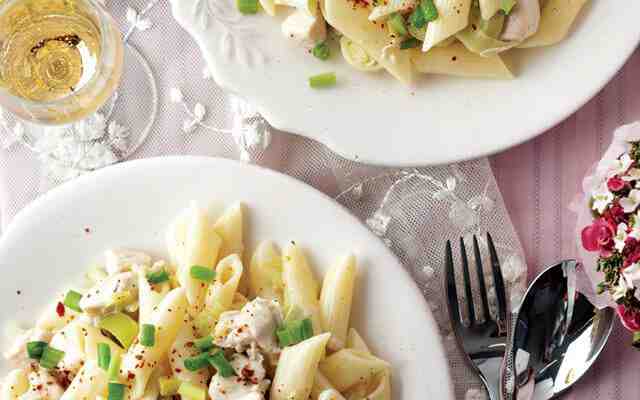 Tavuklu kremalı makarna tarifi